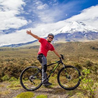 Quito: tour in bicicletta intorno al vulcano Cotopaxi con pranzo