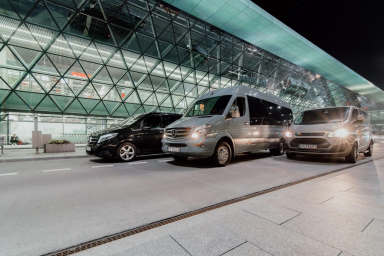 Cracovie : Transferts privés de l'aéroport international John Paul IIDe Cracovie à l'aéroport (de nuit)