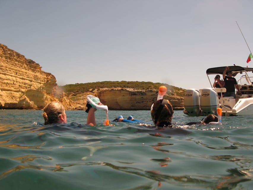 Portim O Excursi N Privada En Barco Por La Cueva De Benagil Getyourguide