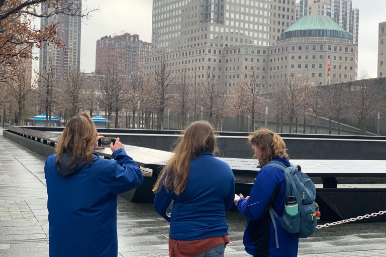 NYC: Ground Zero kindvriendelijke tour met ticket voor 9/11 MuseumFamilietour in het Spaans met ticket voor 9/11 Museum