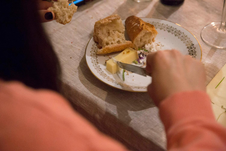 Paris: Prova de vinhos e queijos com um Chef Sommelier