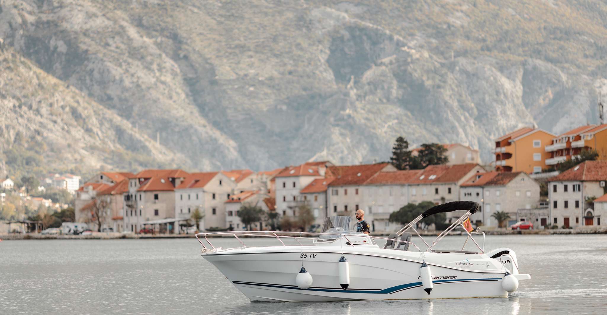 Tour en lancha rápida de Kotor, Bahía de Kotor y Cueva Azul - Hizvo