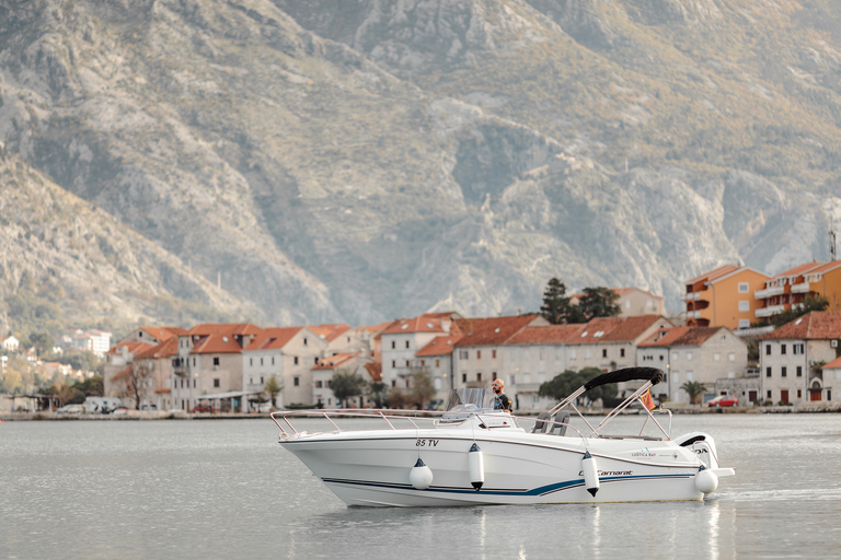 Kotor: excursion en hors-bord dans la baie de Kotor et la grotte bleue