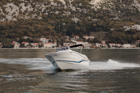 Kotor: excursion en hors-bord dans la baie de Kotor et la grotte bleue