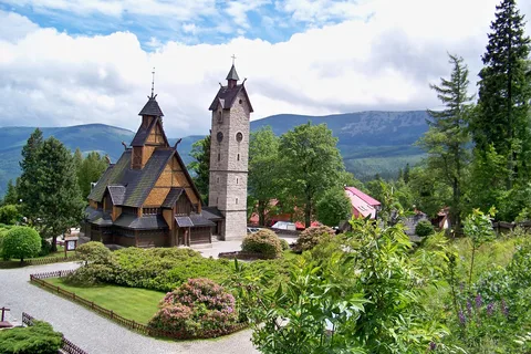 Wroclaw Day Tour to Giant Mountains, Karpacz, Palaces Valley