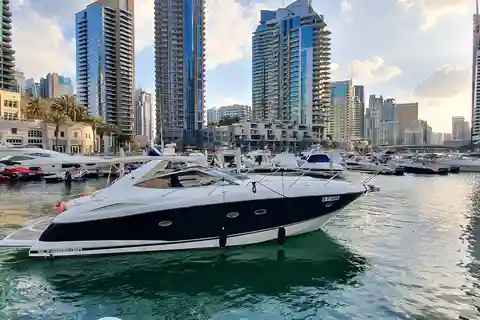 Dubai: Cruzeiro de barco privado a partir da Marina do Dubai para um máximo de 12 pessoas