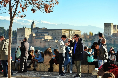 Granada: piesza wycieczka po Albaicín, Sacromonte i muzeum jaskińWycieczka w języku angielskim