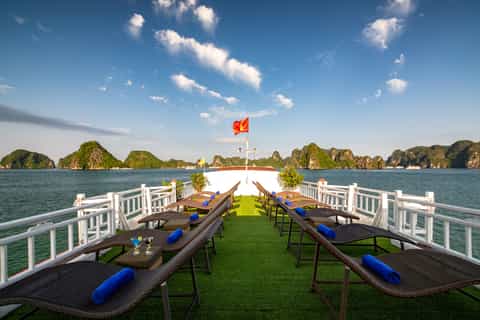 From Hanoi: Ha Long Bay 2-Day 1-Night Cruise with Meals