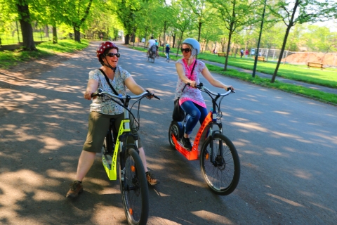 Praga: tour panorámico en bicicleta o scooter eléctricasTour guiado privado de 180 minutos