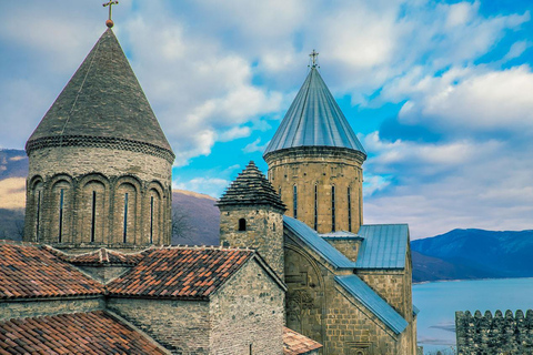 卡兹贝吉的低语：山间传说第比利斯：高加索山脉一日旅行（含午餐）