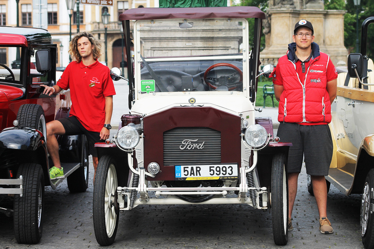 Praga: Tour di 1,5 ore in auto d&#039;epocaPraga: tour in auto vintage di 1 ora e 30 minuti