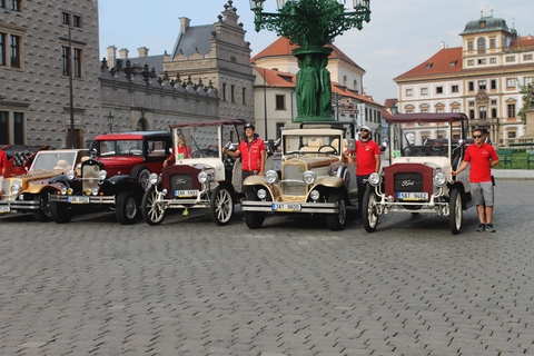 Praga: Tour di 1,5 ore in auto d&#039;epocaPraga: tour in auto vintage di 1 ora e 30 minuti