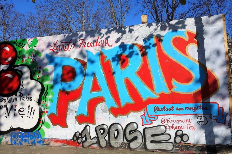 París: recorrido en bicicleta por el museo de arte callejero al aire libreTour compartido en francés