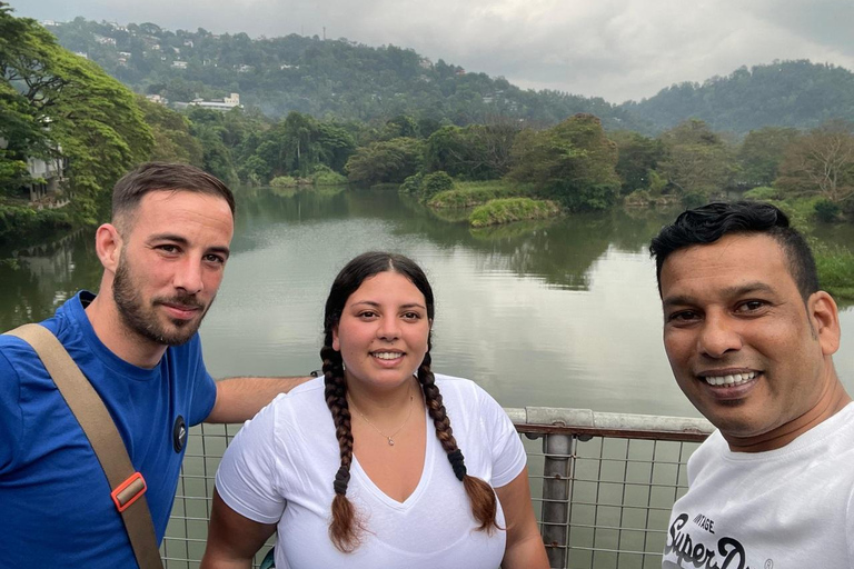 Kandy City Tour by Tuk Tuk with Roti Cooking & Tasting