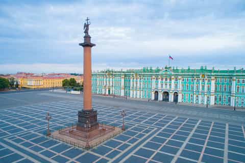 St. Petersburg: City Center Walking Tour with Lunch