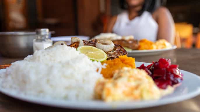yeoville experiência gastronômica com o sabor da África