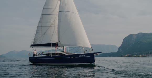 Lake Como: Private Sailing Cruise with Skipper & Aperitivo