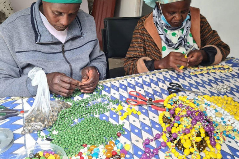 Visite de Karen Blixen, de la fabrique de perles et du centre des girafes