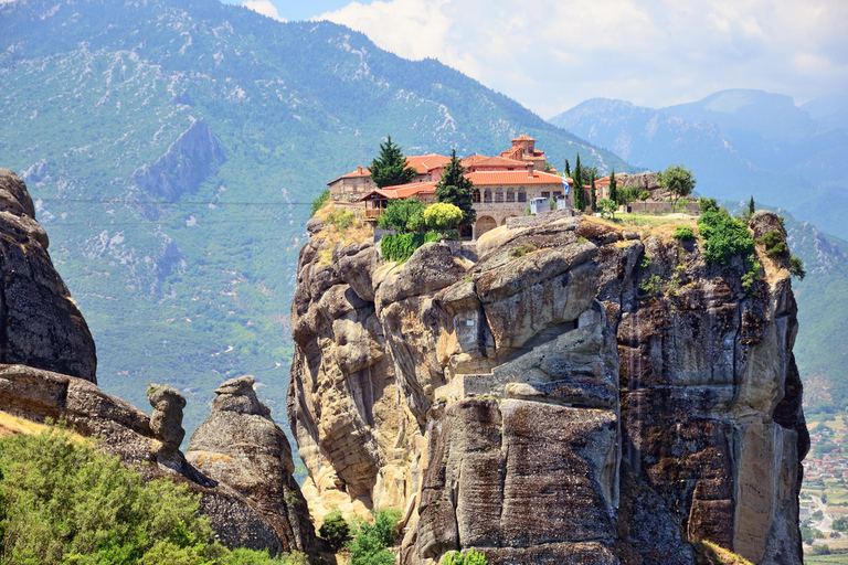 Mystical Meteora: Full-Day Adventure from Thessaloniki