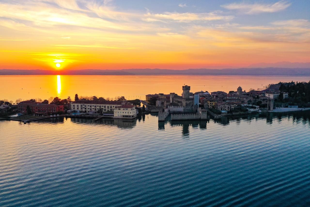 Gardasee: Historische Burgrundfahrt mit Weinverkostung