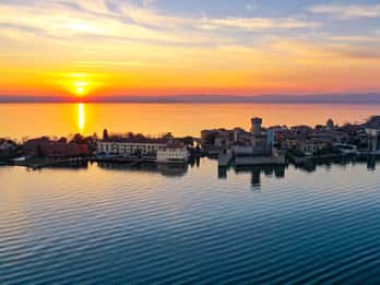 Lake Garda: Historic Castle Cruise with Wine Tasting