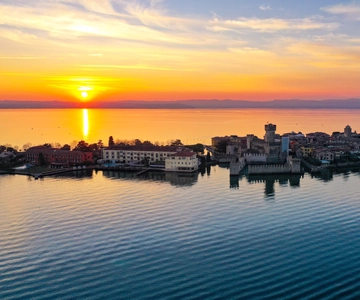 Lake Garda: Historic Castle Cruise with Wine Tasting