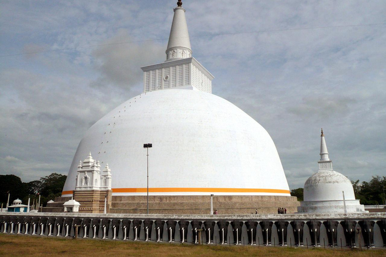 Sigiriya Dambulla Anuradhapura & Wilpattu safari 3-Day Tour Air Conditioned Van