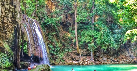 Bangkok: Kanchanaburi und Erawan Wasserfall Private Tour