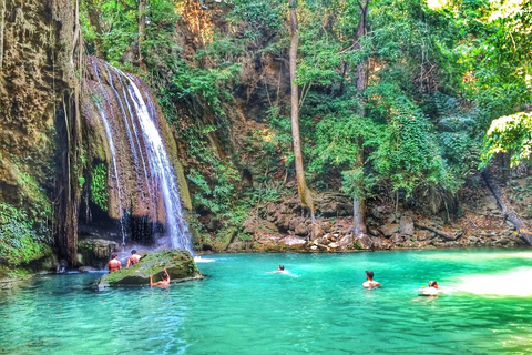 Bangkok: recorrido privado por la cascada de Kanchanaburi y Erawan