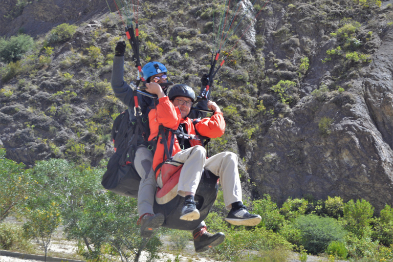 La Paz: Paragliding-Erlebnis in den Tälern der Anden