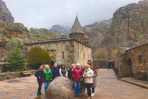 Yerevan: Garni, Geghard & Sevanmeer Tour met Lavash bakkenYerevan: Garni, Geghard & Lake Sevan Tour met Lavash Baking