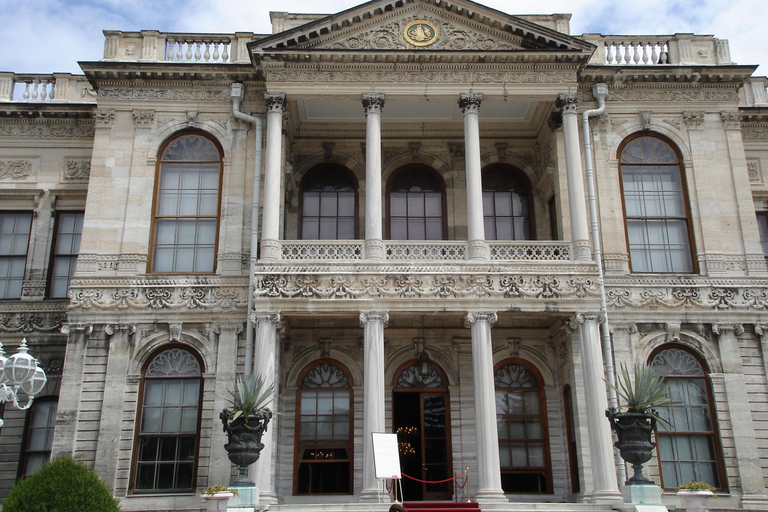 Istanbul : Palais de Dolmabahce et entrée coupe-file du Harem