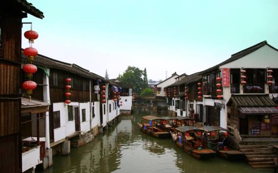Shanghai: Zhujiajiao Water Town und City Highlights Tour