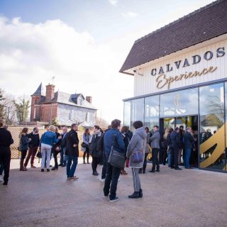 Pont-l'Évêque: Calvados Experience Entry with Tastings