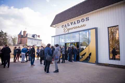 Pont-l'Évêque: Calvados Experience Entry with Tastings