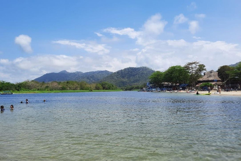 SANTAMARTA: TOUR Buritaca, Rio Y Mar. Van, Frühstück und Mittagessen inklusive.SANTAMARTA: TOUR Buritaca, Fluss und Meer. Van, Frühstück und Mittagessen inbegriffen.