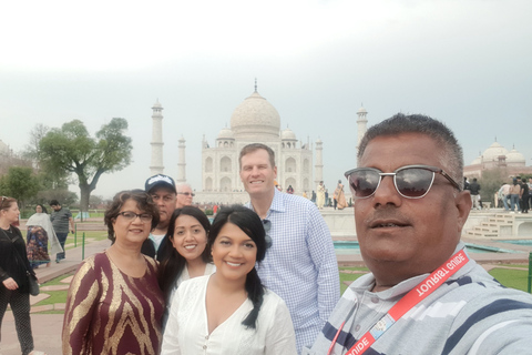 De Delhi: excursion privée d'une journée au lever du soleil au Taj MahalCircuit tout compris