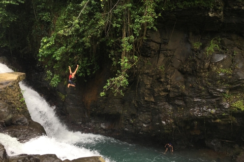 Bali: Aling-Aling Wasserfall-Trekking, Rutschen und Springen