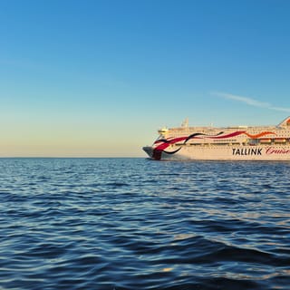 Stockholm: Overnight Cruise to/from Tallinn with Breakfast