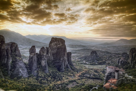 2-Days Delphi and Meteora Private Tour from Athens