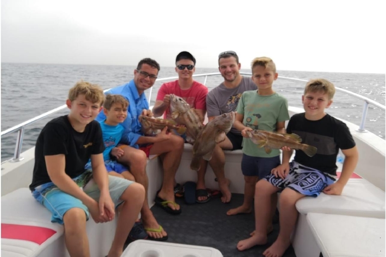 Desde Muscat: viaje privado en barco de pesca en alta mar