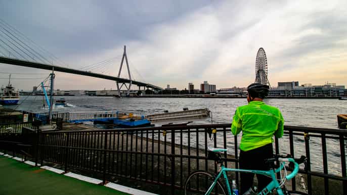 osaka harbor and city guided cycling tour