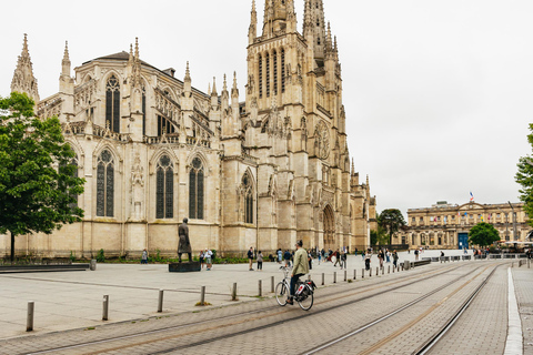 Bordeaux: Historic Center & Chartrons District Bike Tour Tour in English