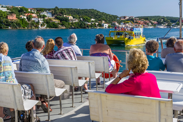 Port Mahon: 1-Hour Harbor Cruise with Underwater Views