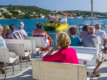 Port Mahon: 1-Hour Harbor Cruise with Underwater Views
