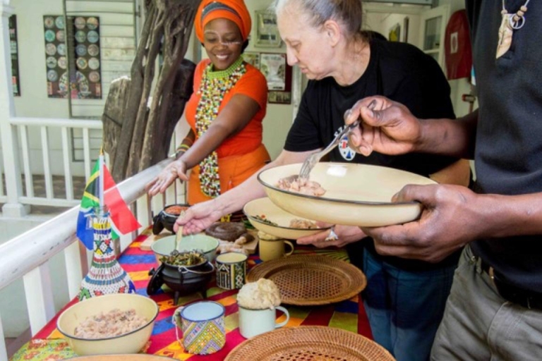 Tour cultural zulú: pueblo rural, mercados tribales y comidaDurban: experiencia cultural zulú