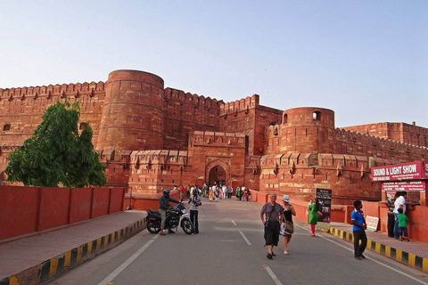 Agra Fort: Fast-Track Ticket and Optional Guide and Transfer Ticket, Guide, and Round-Trip Hotel Transfer