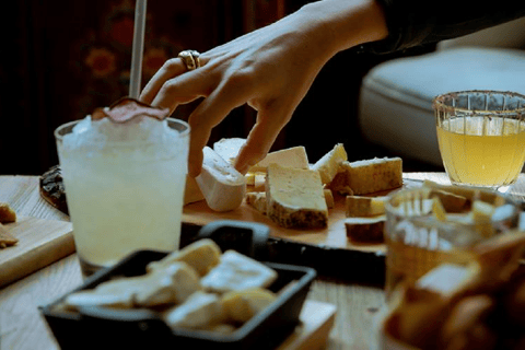 Milan: Aperitivo Tour with Street Food