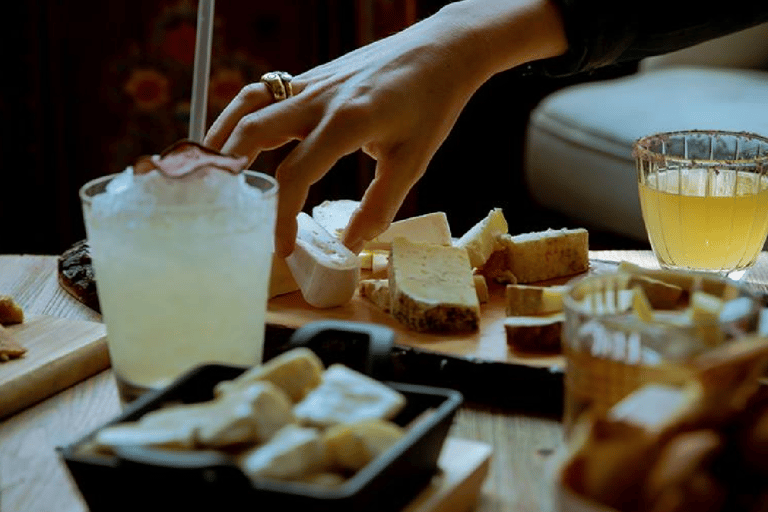 Milan: Aperitivo Tour with Street Food