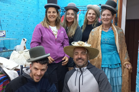 Desde La Paz: Tour guiado a la Sala de Arte Cholitas y show Lucha libre